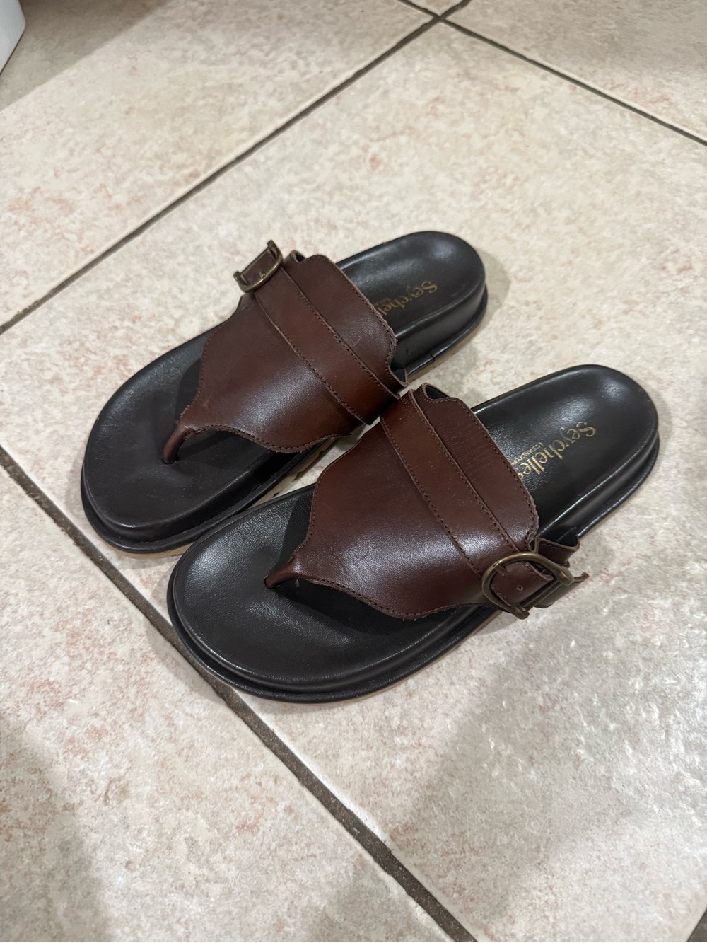 Serchelles Los Angeles Brown Leather Toe Ring Sandals | Size 6 | Free People